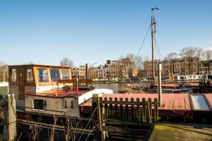 Отель Wm Picturesque Modern Houseboat Амстердам Экстерьер фото